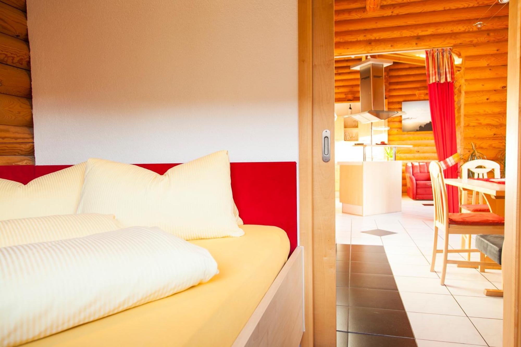 Camping Dreilaendereck Blockhuetten & Apartments รีด อิม โอเบอร์อินน์ทาล ห้อง รูปภาพ